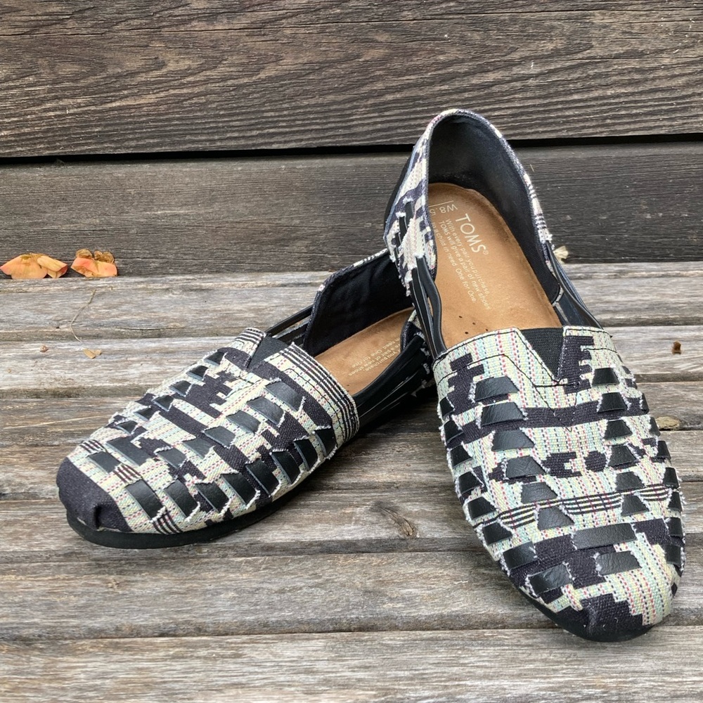 TOMS WOMANS HUARACHE WOVEN SHOES BLACK 8.5 Gently used
